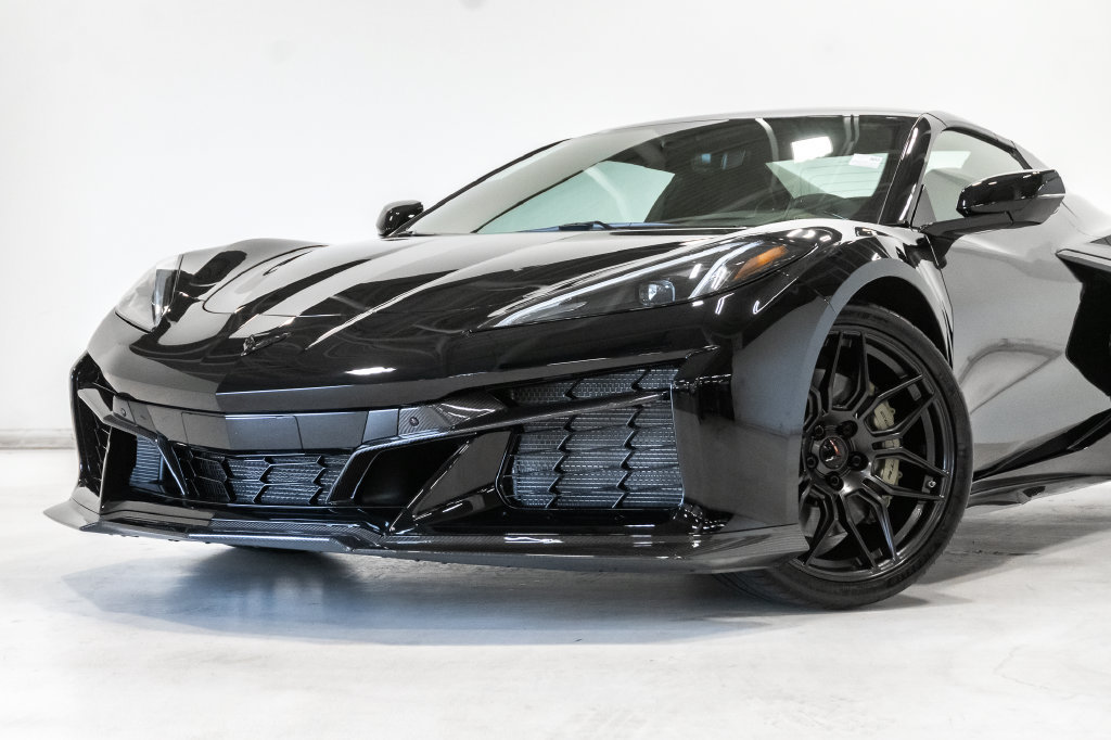 Used 2023 Chevrolet Corvette Z06 w/ Stealth Interior Trim Package RWD image 2