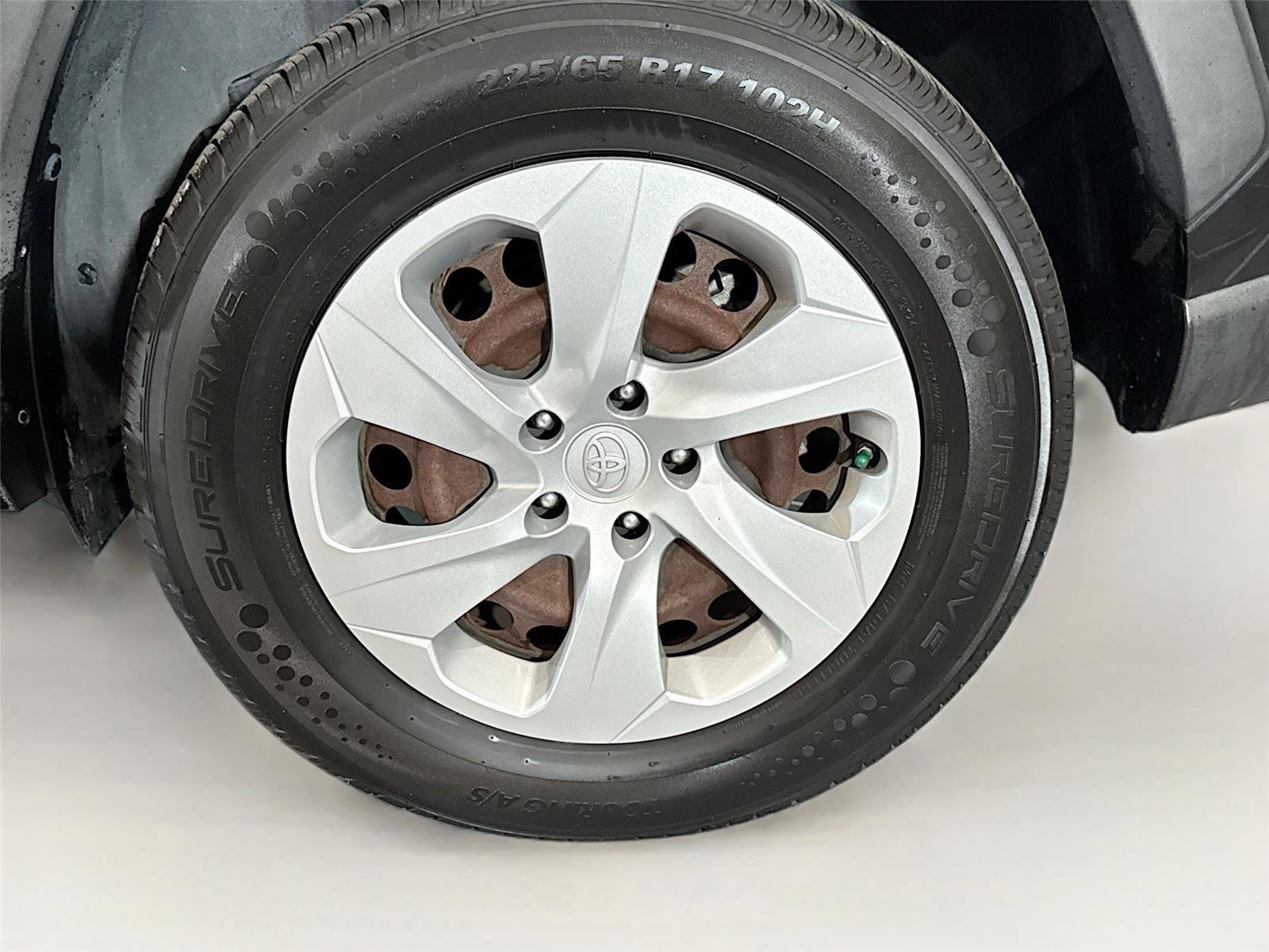 Used 2019 Toyota RAV4 LE image 28