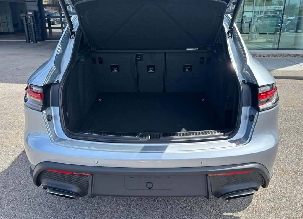 New 2026 Porsche Macan AWD/4WD image 9