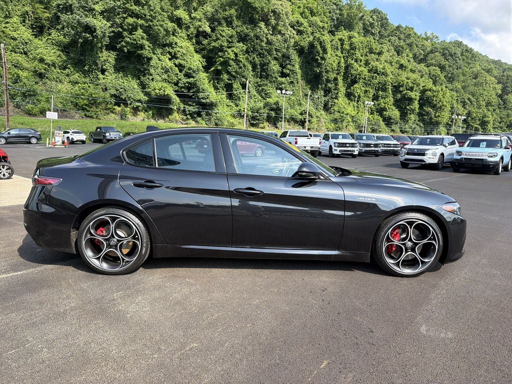 Used 2024 Alfa Romeo Giulia Veloce RWD image 2