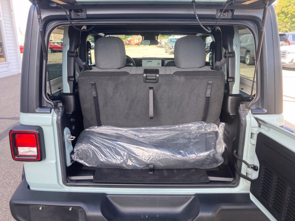 Used 2024 Jeep Wrangler Sport AWD/4WD image 9