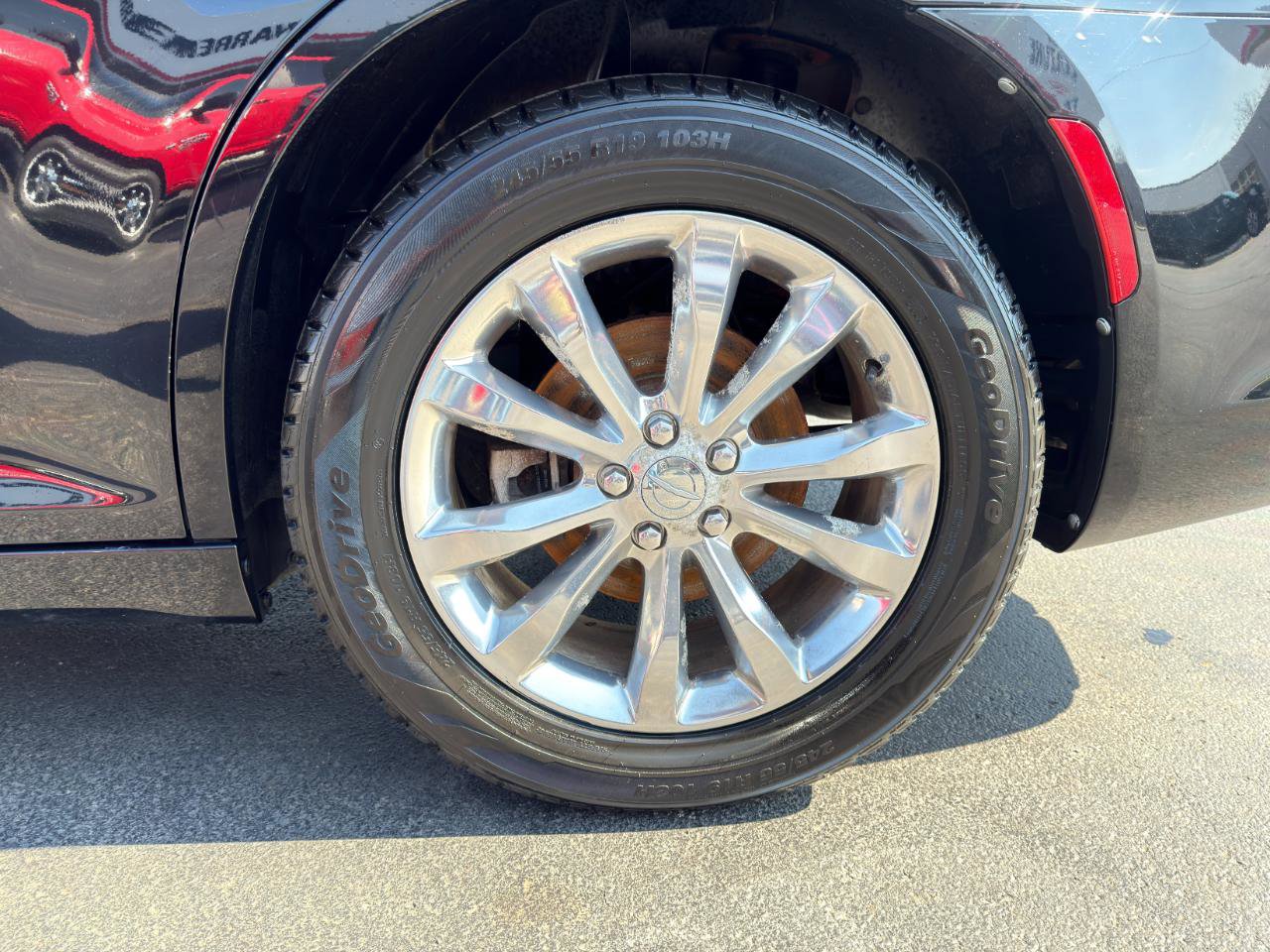 Used 2015 Chrysler 300 Limited w/ Driver Convenience Group image 13