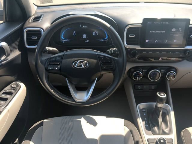 Used 2025 Hyundai Venue SEL FWD image 15
