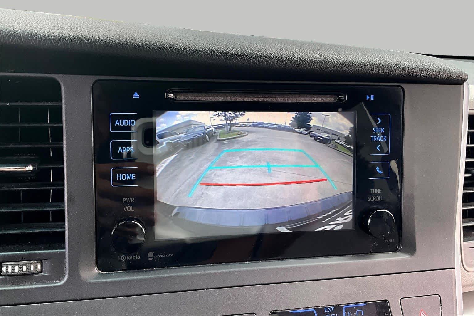 Used 2015 Toyota Sienna LE FWD image 26