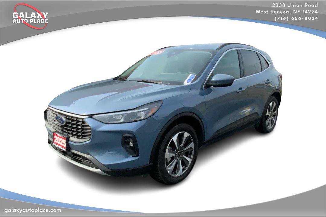 Used 2025 Ford Escape Platinum AWD/4WD image 1