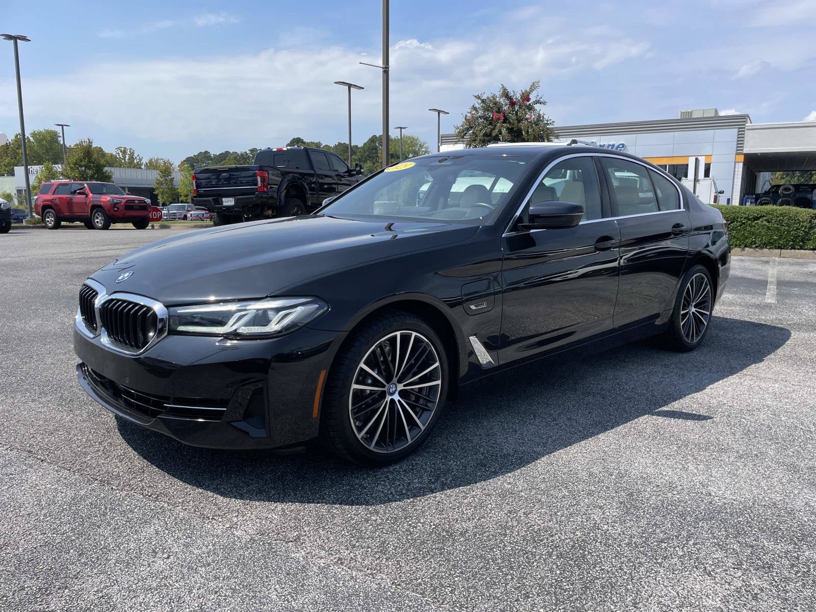 Used 2023 BMW 530e w/ Premium Package RWD image 9