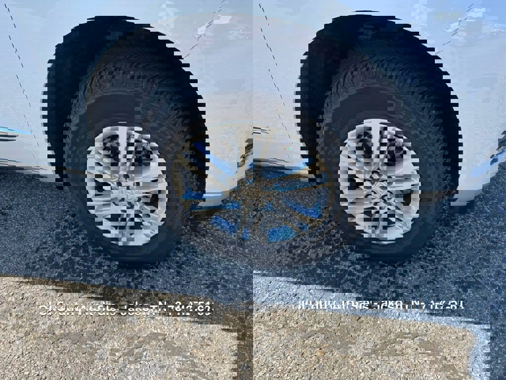 Used 2020 Buick Enclave Essence image 11