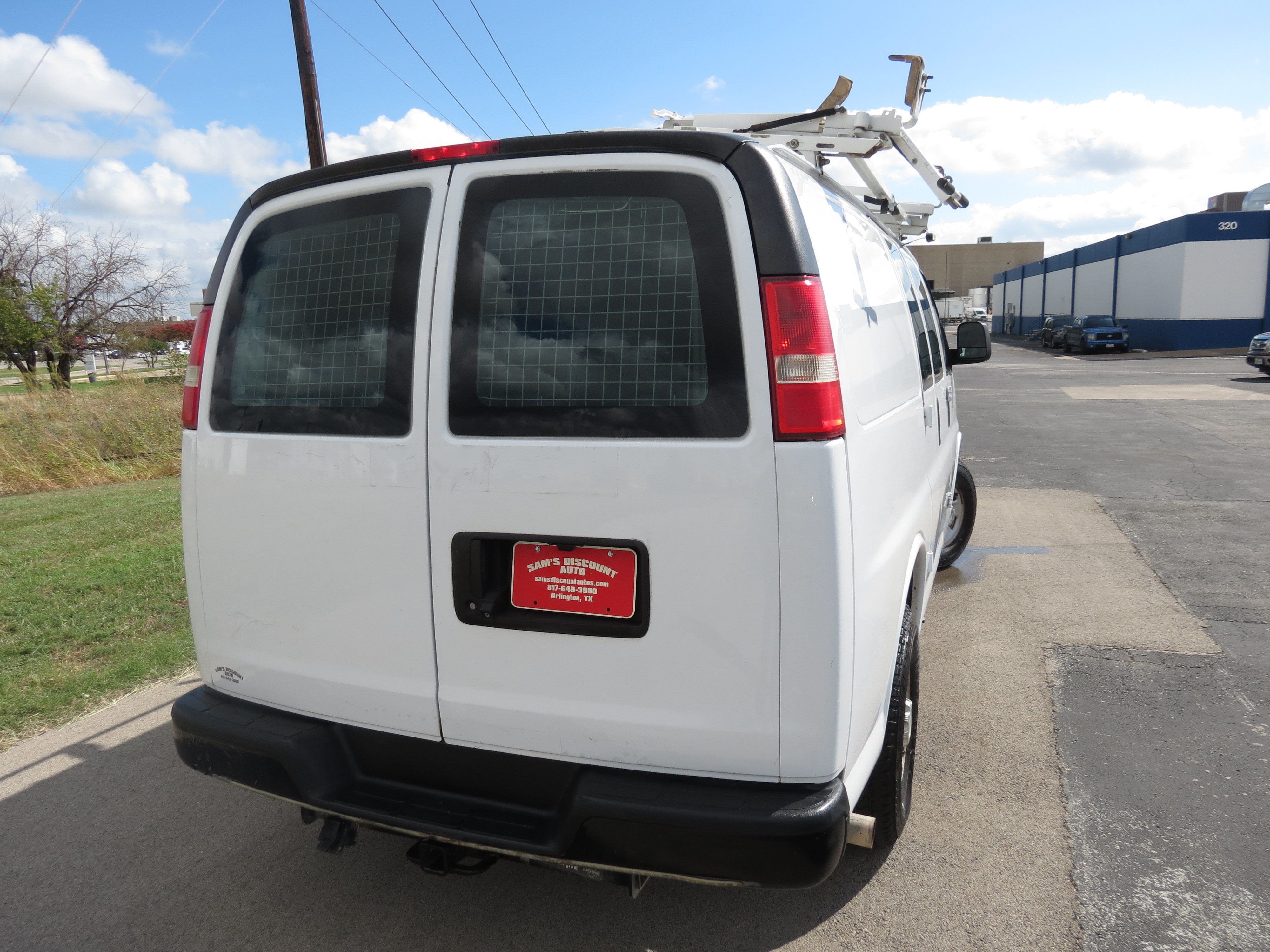 Used 2015 Chevrolet Express 2500 RWD image 4