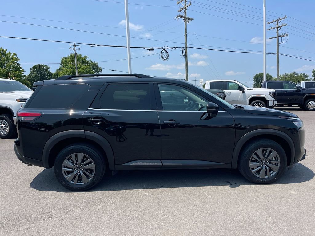 Used 2024 Nissan Pathfinder SV image 6