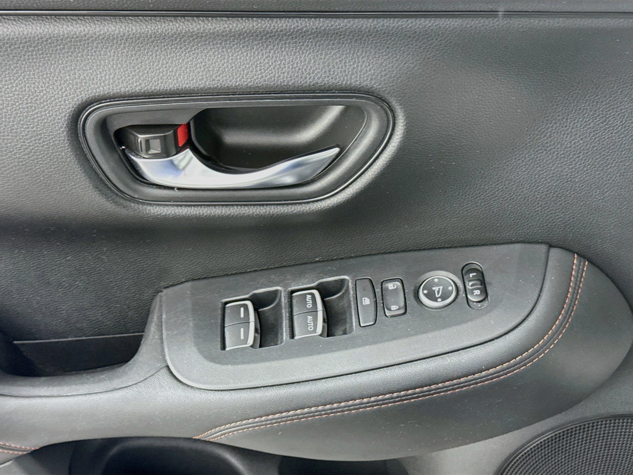 Used 2025 Honda HR-V Sport image 17