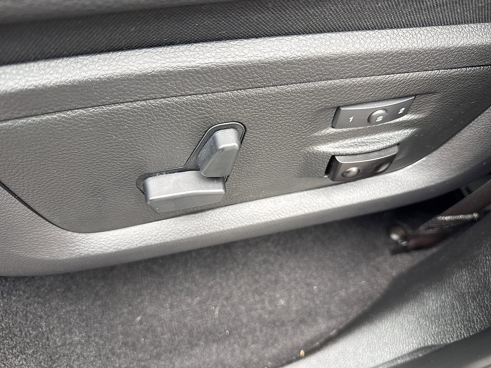 Used 2018 RAM 2500 Laramie w/ Sport Appearance Group image 32