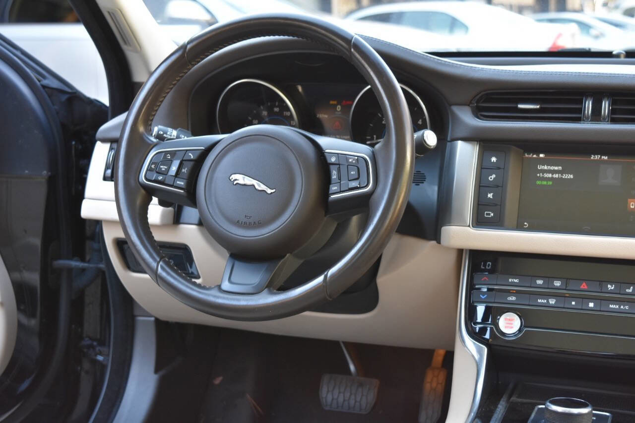 Used 2017 Jaguar XF Premium image 37