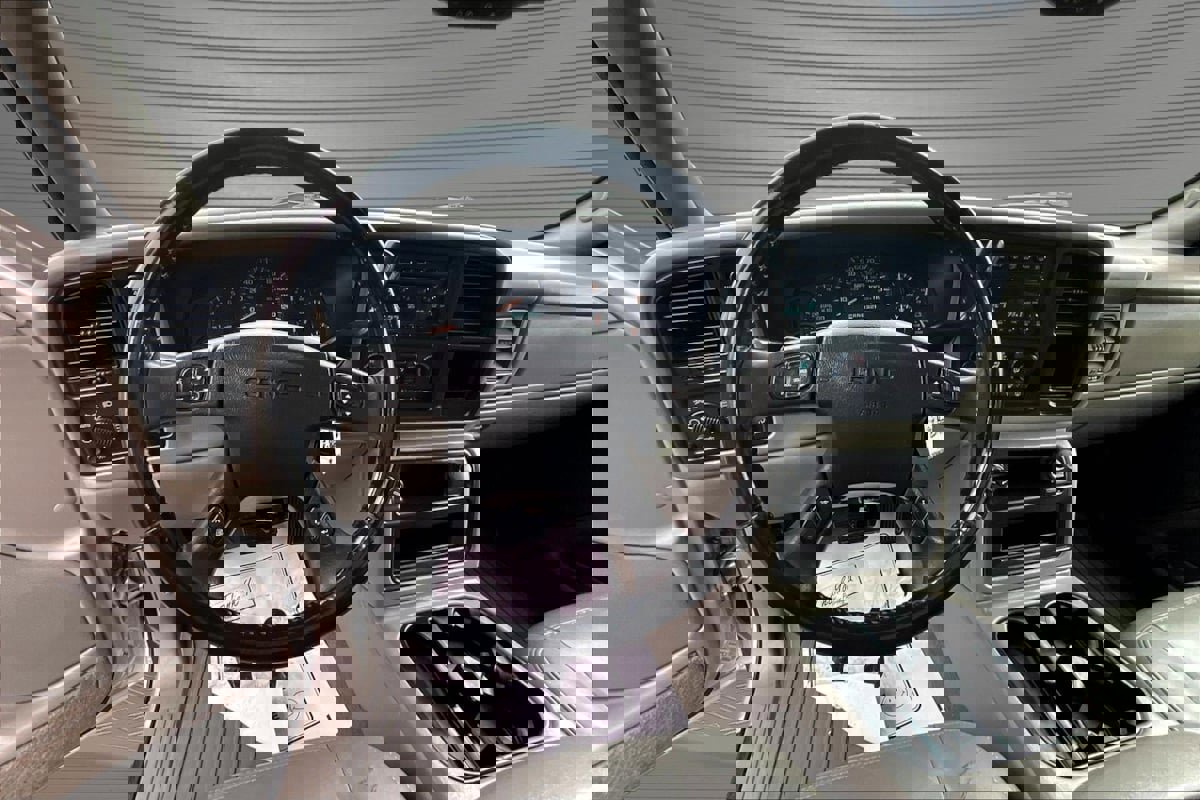 Used 2005 GMC Sierra 1500 SLT w/ Light Duty Power Package image 9