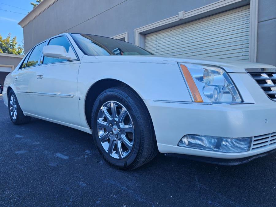 Used 2008 Cadillac DTS w/ Sun And Navigation Package FWD image 27