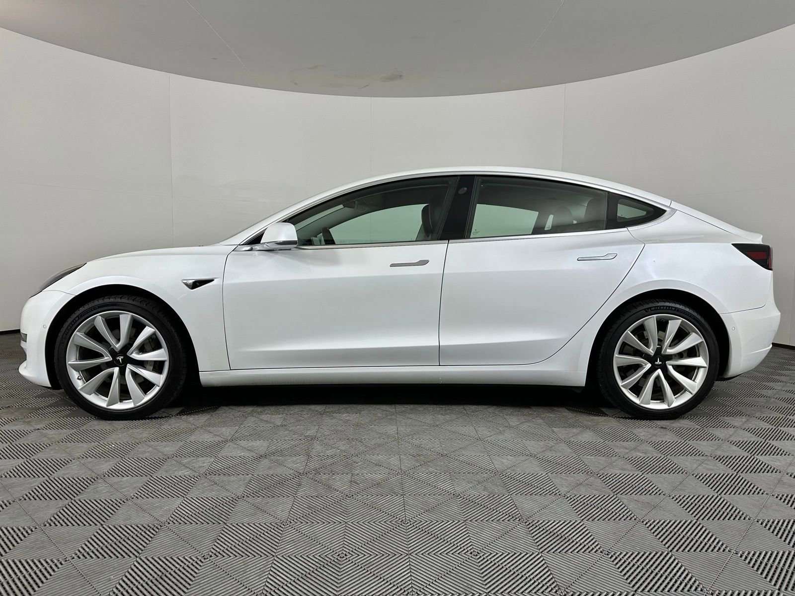 Used 2019 Tesla Model 3 Long Range image 16