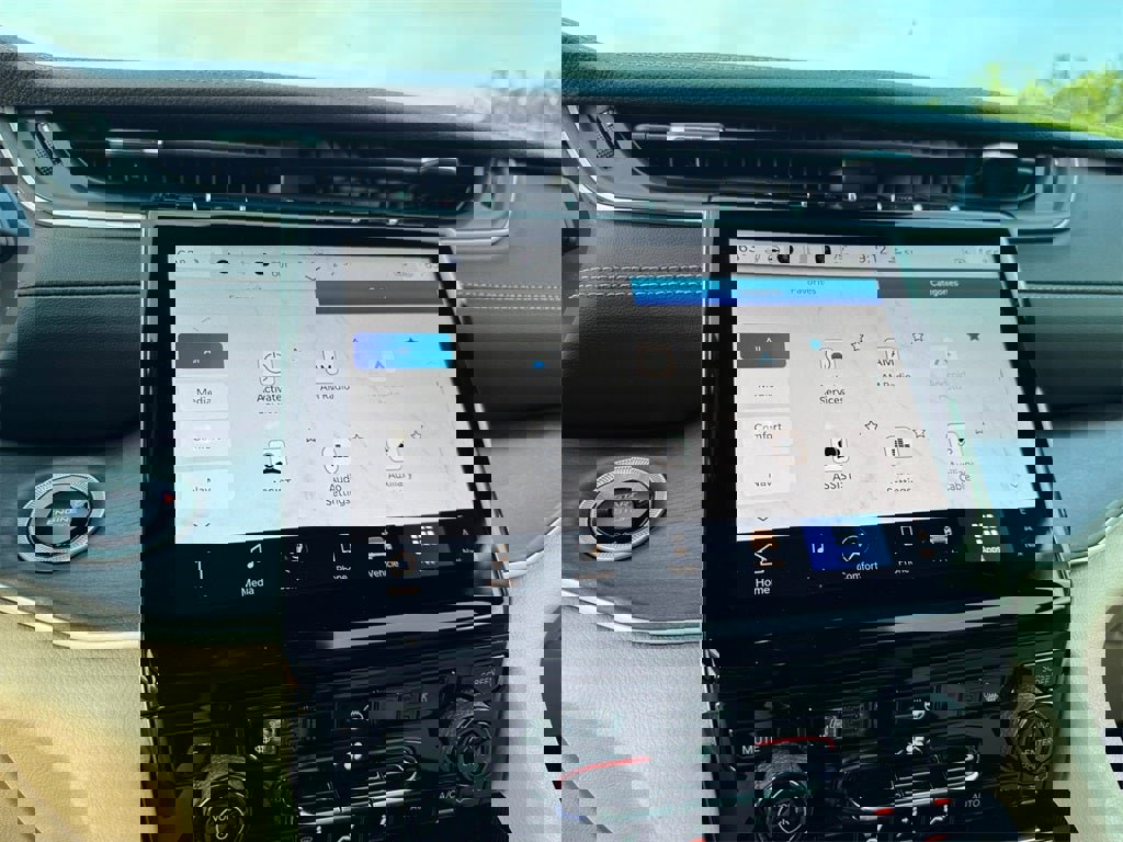 New 2025 Jeep Grand Cherokee L Limited w/ Black Appearance Package image 30