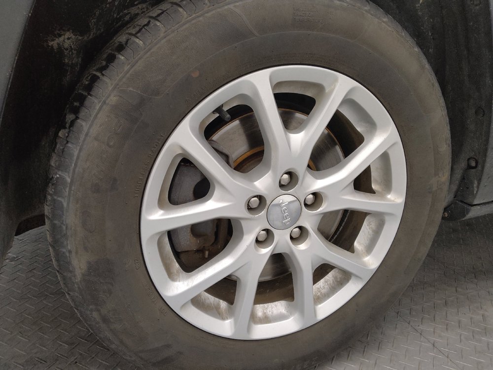 Used 2016 Jeep Cherokee Latitude w/ Cold Weather Group image 31