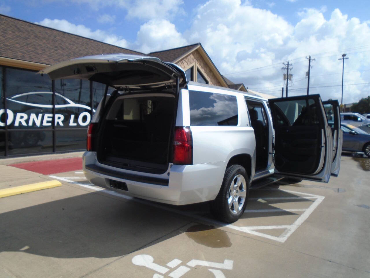 Used 2015 Chevrolet Suburban LT w/ Texas Edition RWD image 24