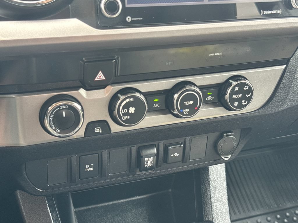 Used 2020 Toyota Tacoma SR5 AWD/4WD image 24