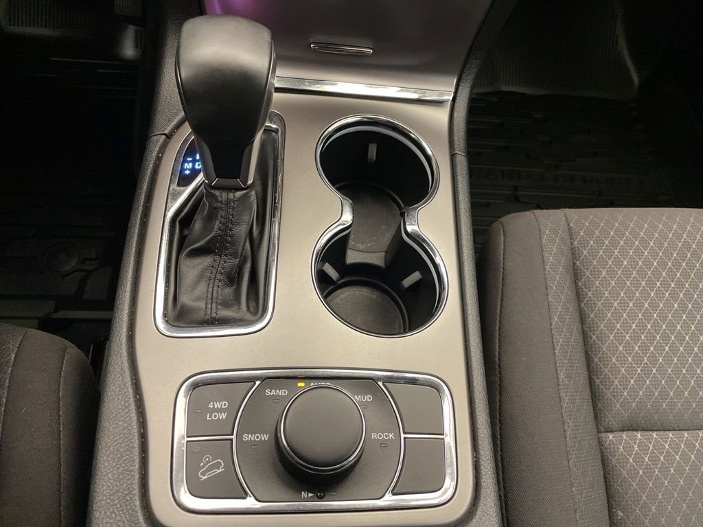 Used 2019 Jeep Grand Cherokee Laredo AWD/4WD image 23