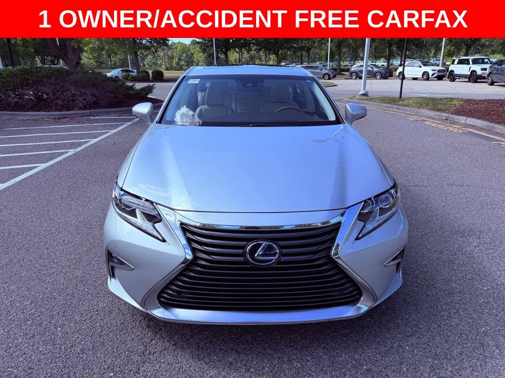 Used 2018 Lexus ES 300h w/ Luxury Package FWD image 2