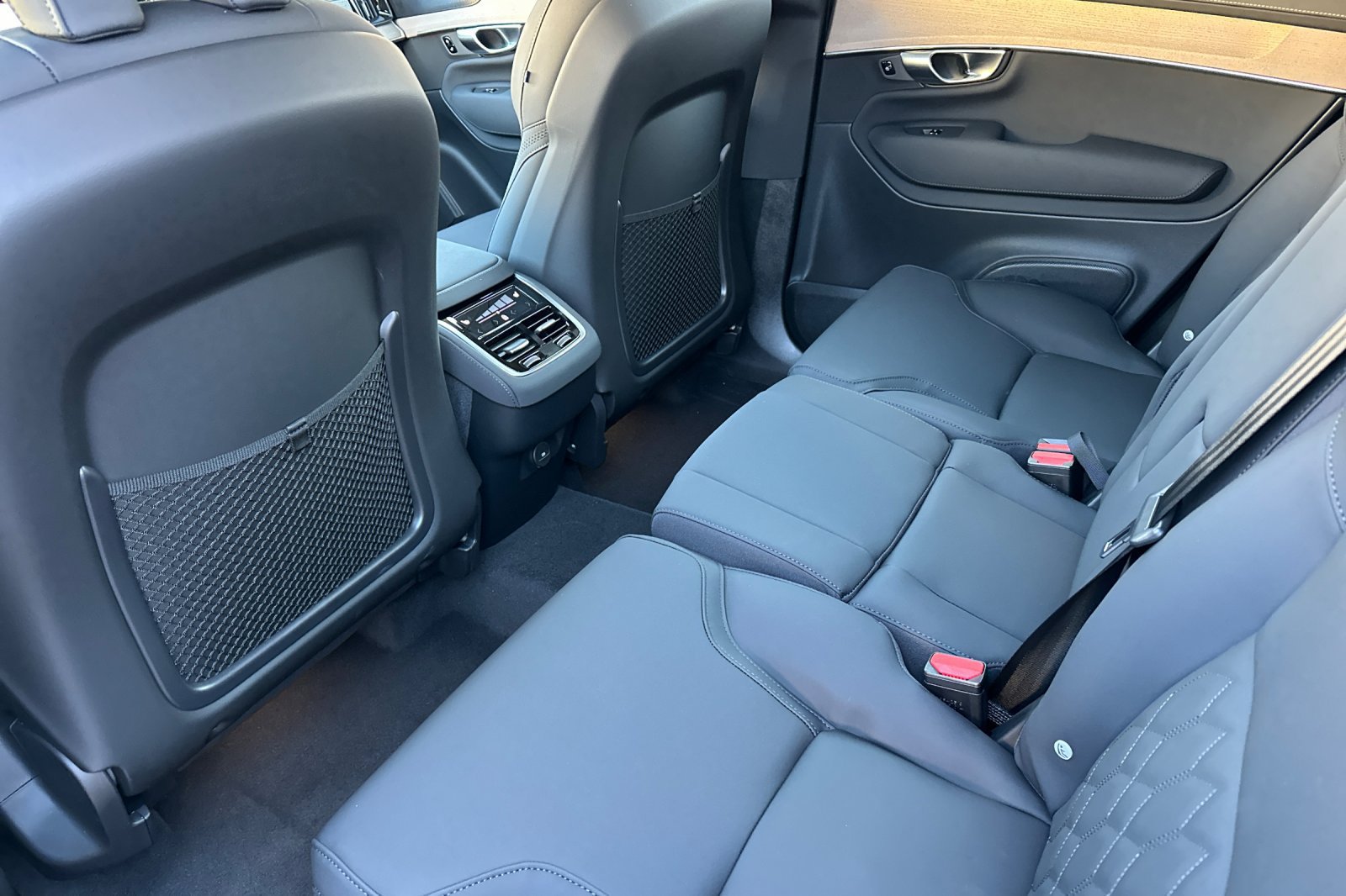 New 2026 Volvo XC90 B5 Plus w/ Protection Package AWD/4WD image 4