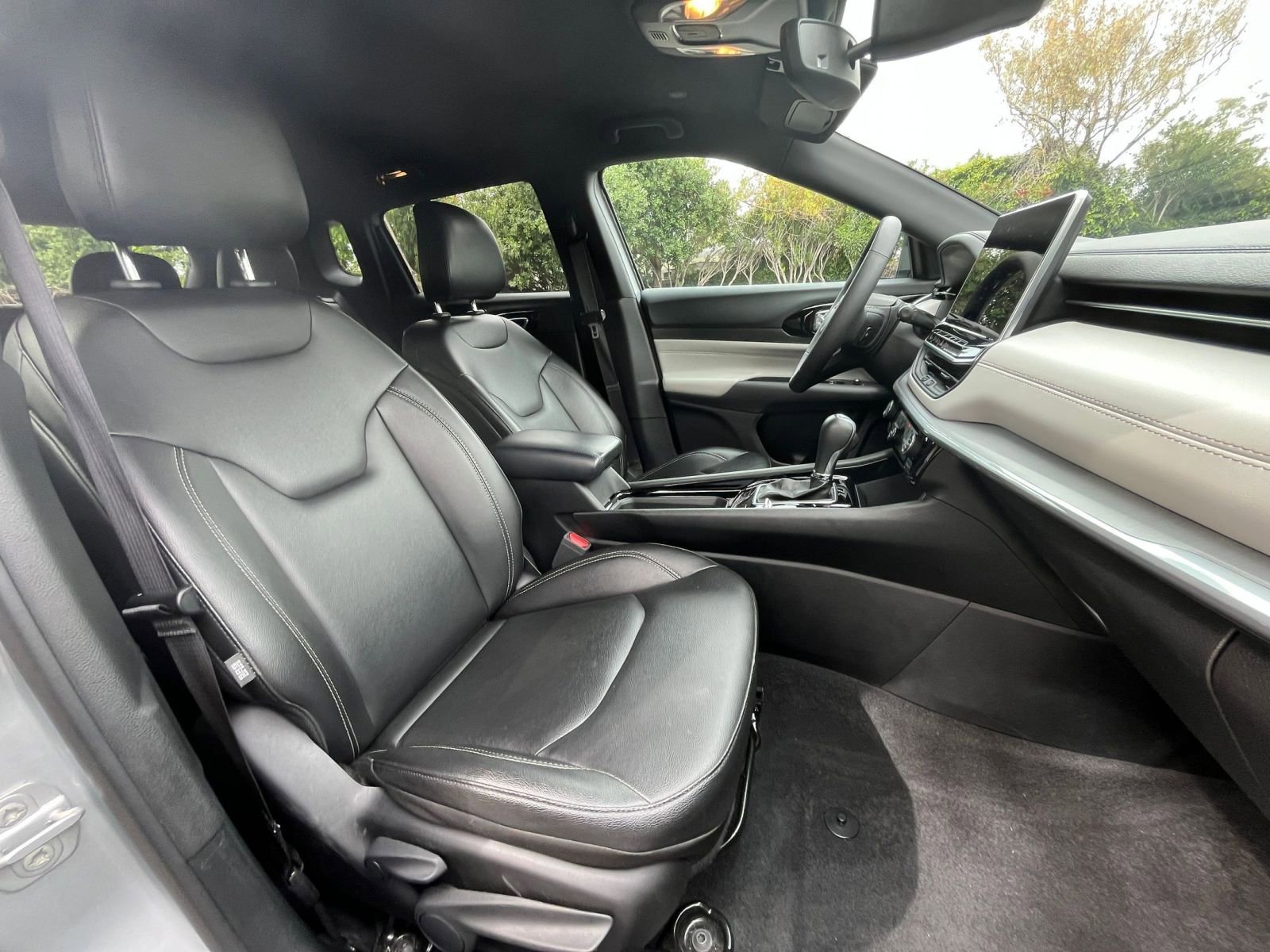 Used 2025 Jeep Compass Limited image 37