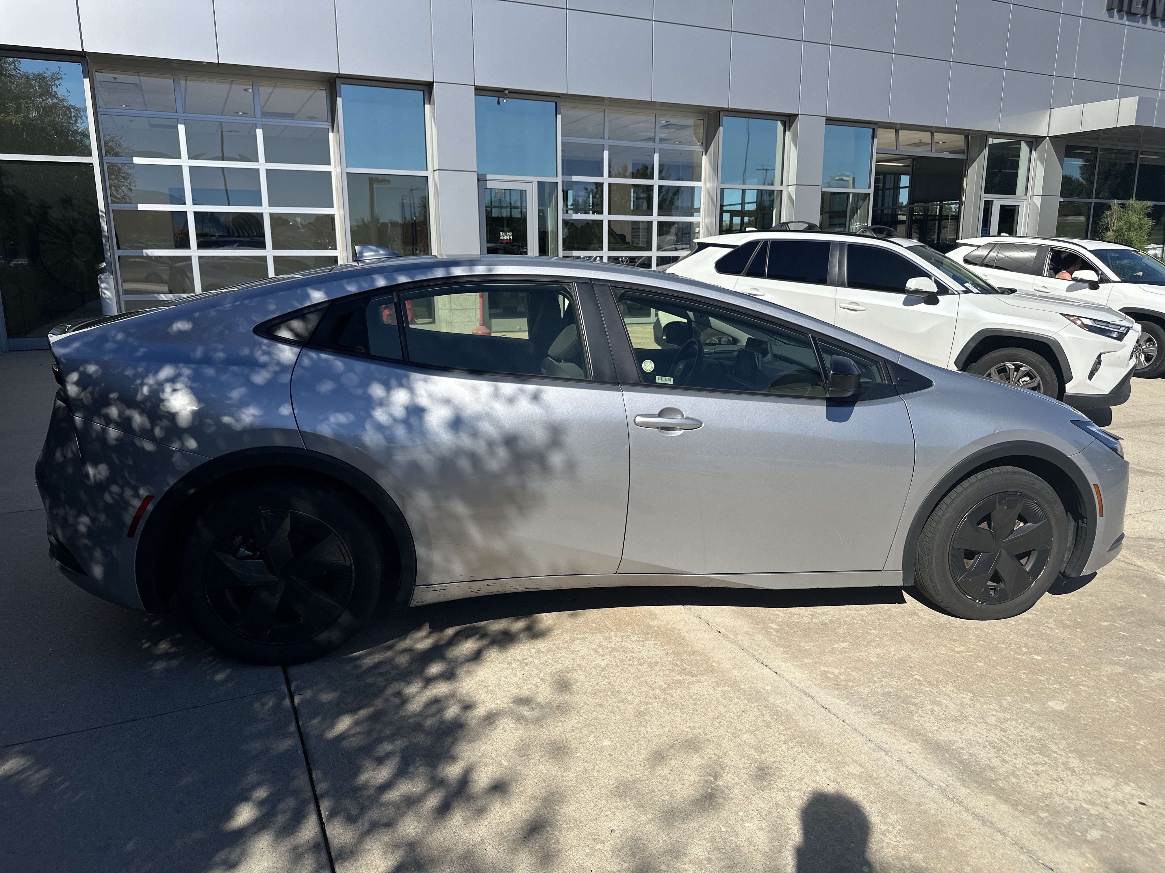 Used 2025 Toyota Prius LE FWD image 10