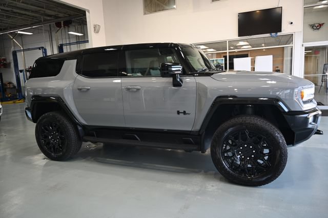 New 2026 GMC Hummer EV SUV w/ LPO, Dark Essentials Package AWD/4WD image 4