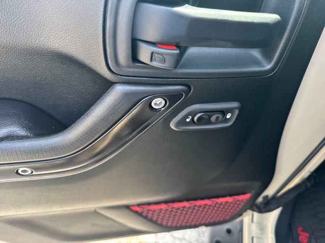 Used 2017 Jeep Wrangler Unlimited Rubicon image 11