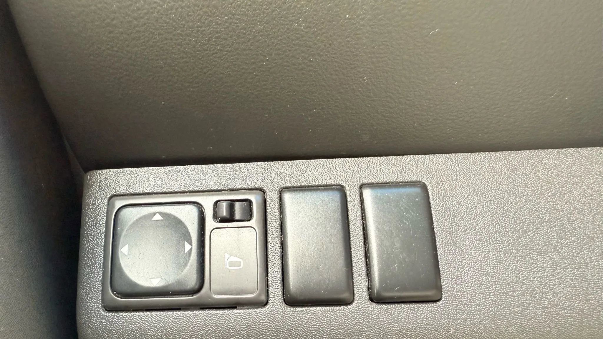 Used 2008 Nissan Pathfinder S image 24