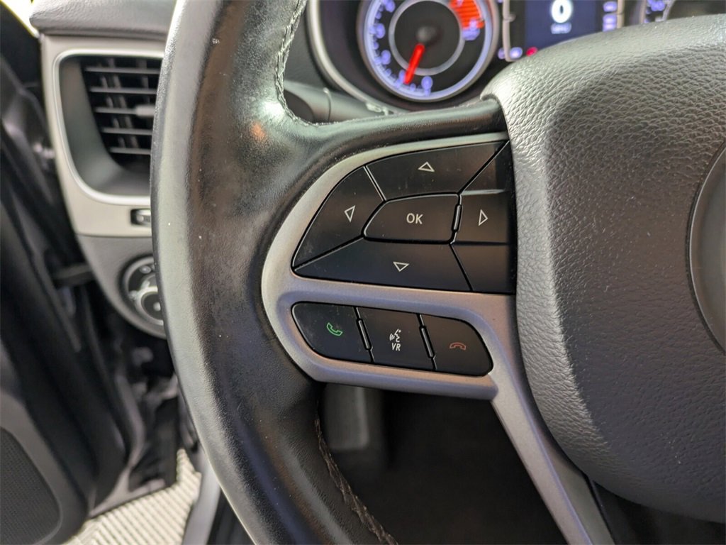 Used 2019 Jeep Cherokee Latitude Plus w/ Comfort/Convenience Group image 21