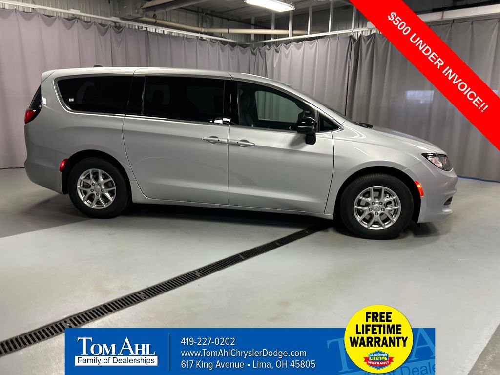 New 2026 Chrysler Voyager LX image 8