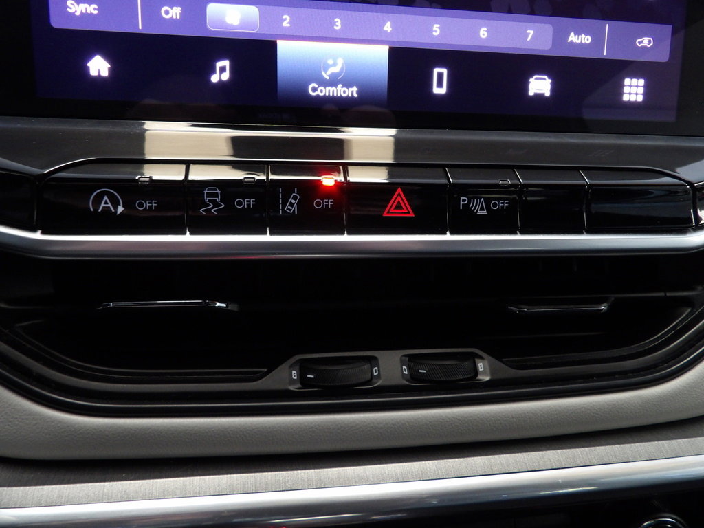 Used 2023 Jeep Compass Limited image 34