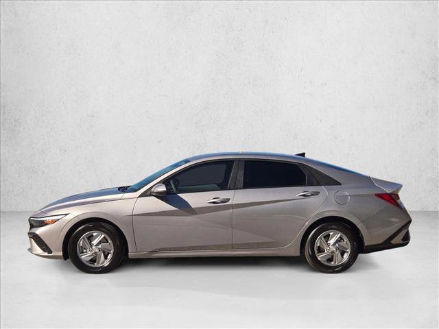 Used 2025 Hyundai Elantra SE image 9