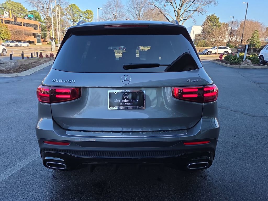 Used 2026 Mercedes-Benz GLB 250 GLB 250 image 4