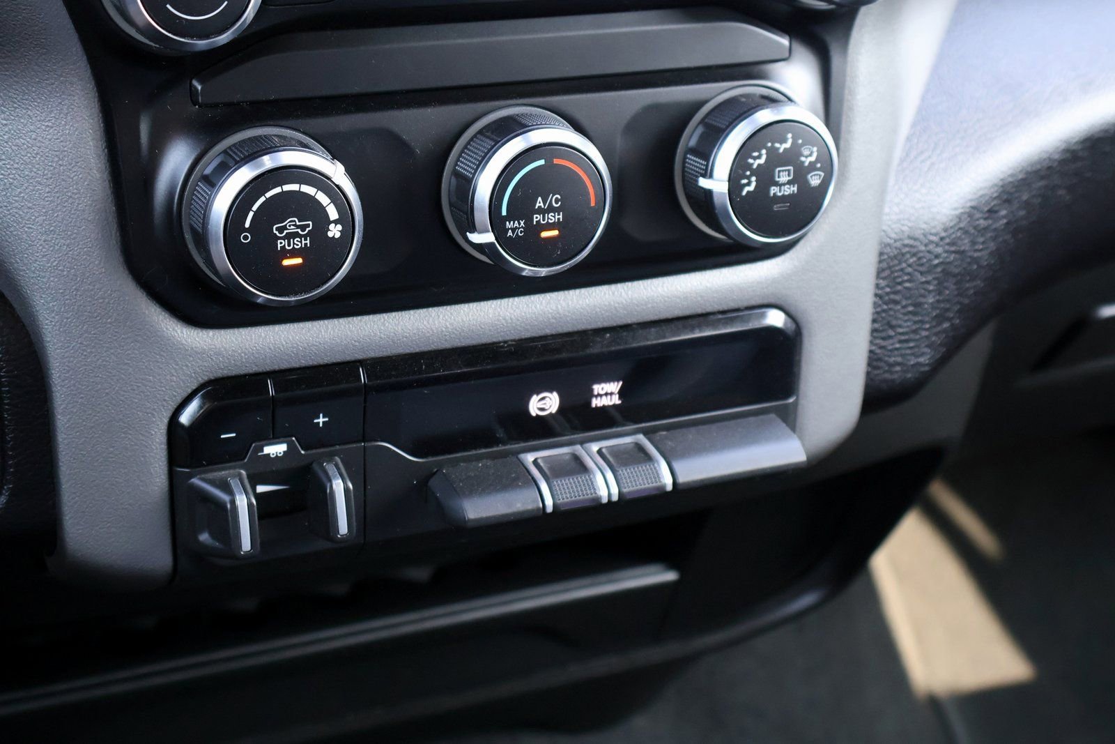 Used 2024 RAM 2500 Big Horn image 28