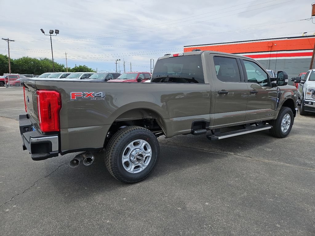 New 2026 Ford F350 XLT w/ FX4 Off-Road Package AWD/4WD image 13