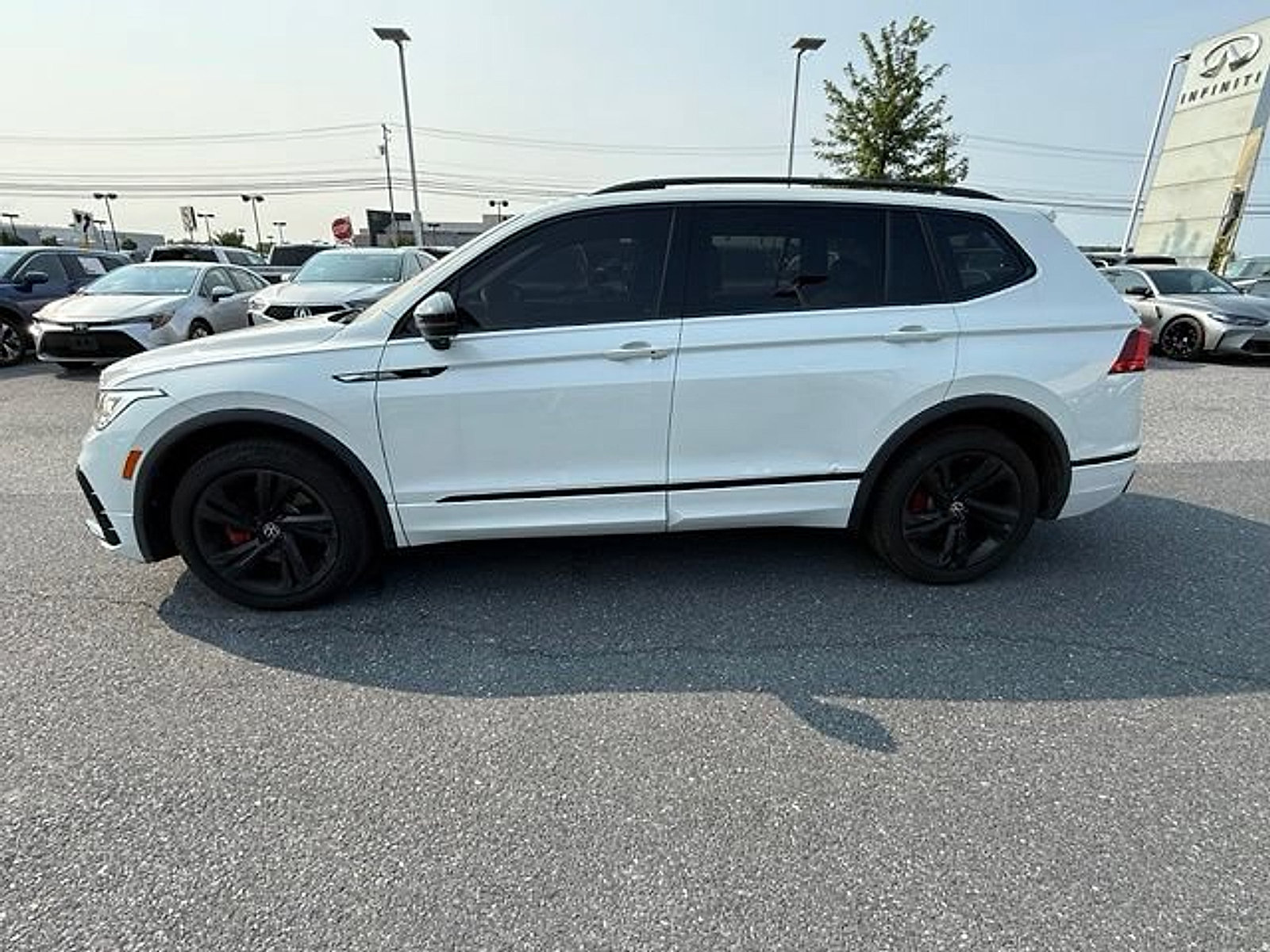 Used 2024 Volkswagen Tiguan SE R-Line AWD/4WD image 7