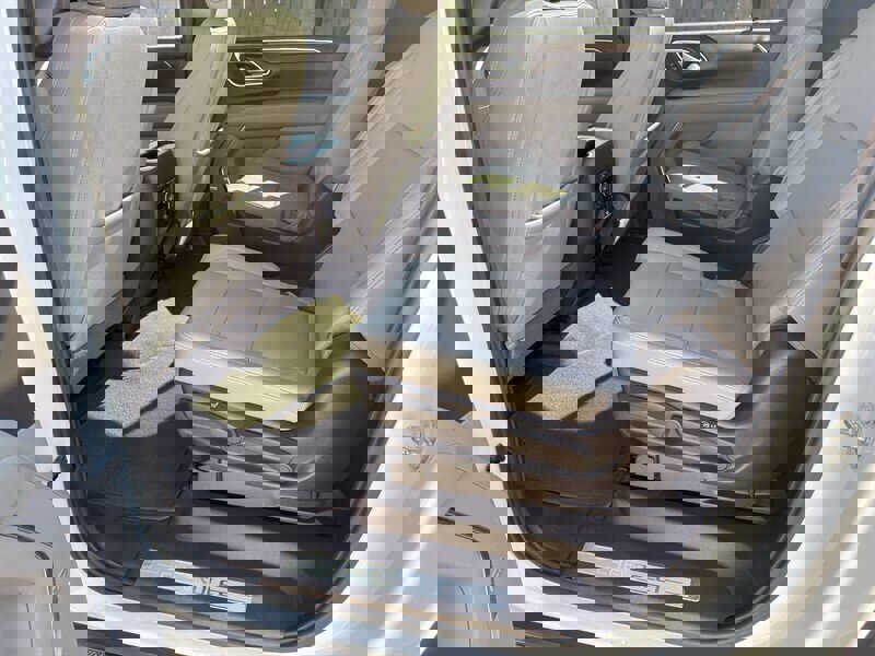 Used 2023 Chevrolet Suburban Z71 image 25