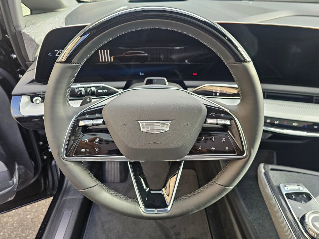 New 2026 Cadillac Optiq Luxury 2 image 27