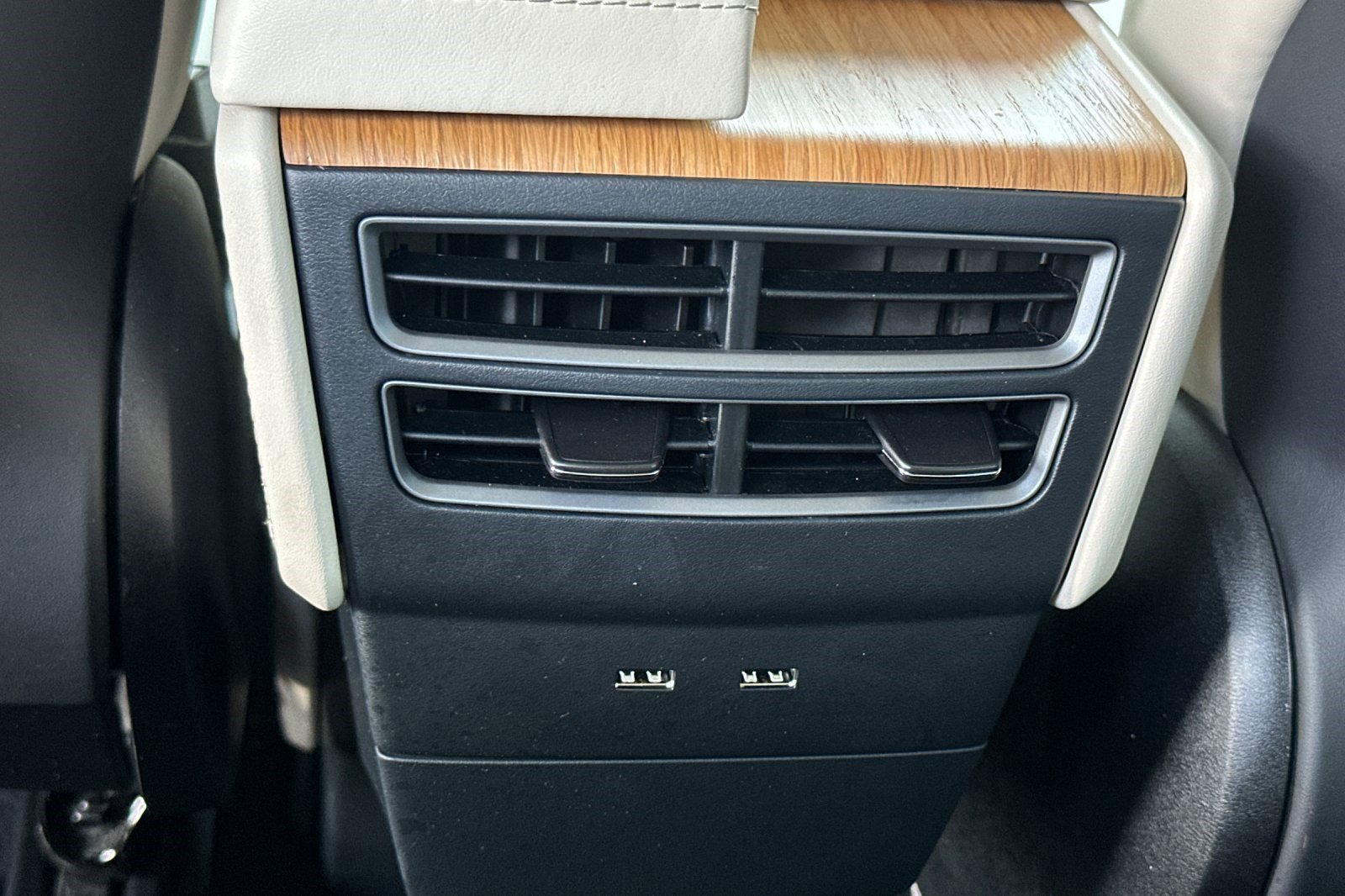 Used 2019 Tesla Model X Standard Range image 16