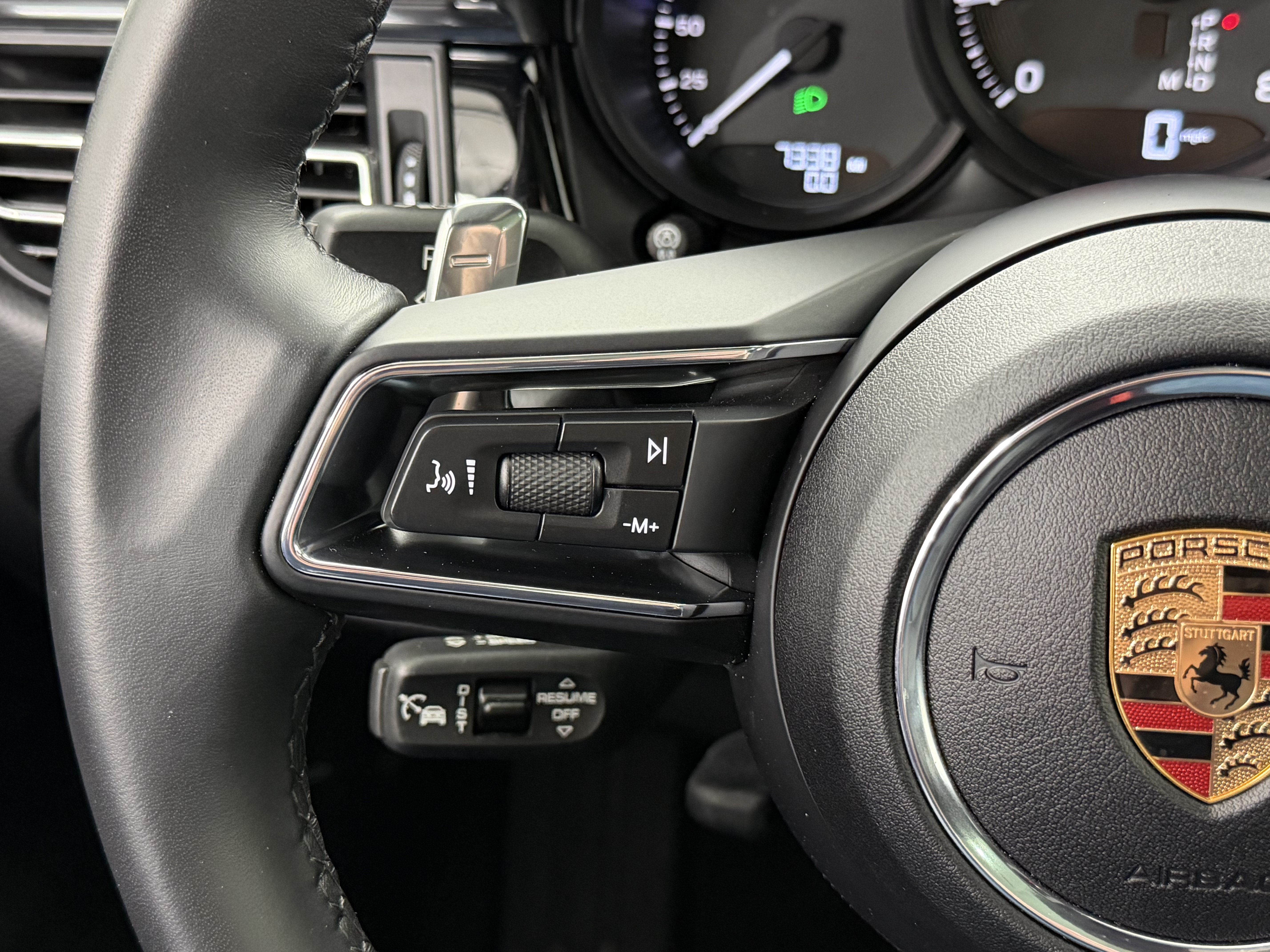 Certified 2025 Porsche Macan AWD/4WD image 46
