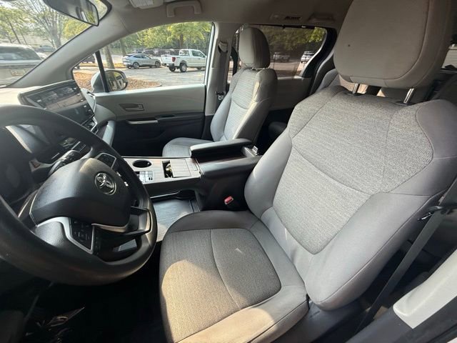 Used 2021 Toyota Sienna LE image 13