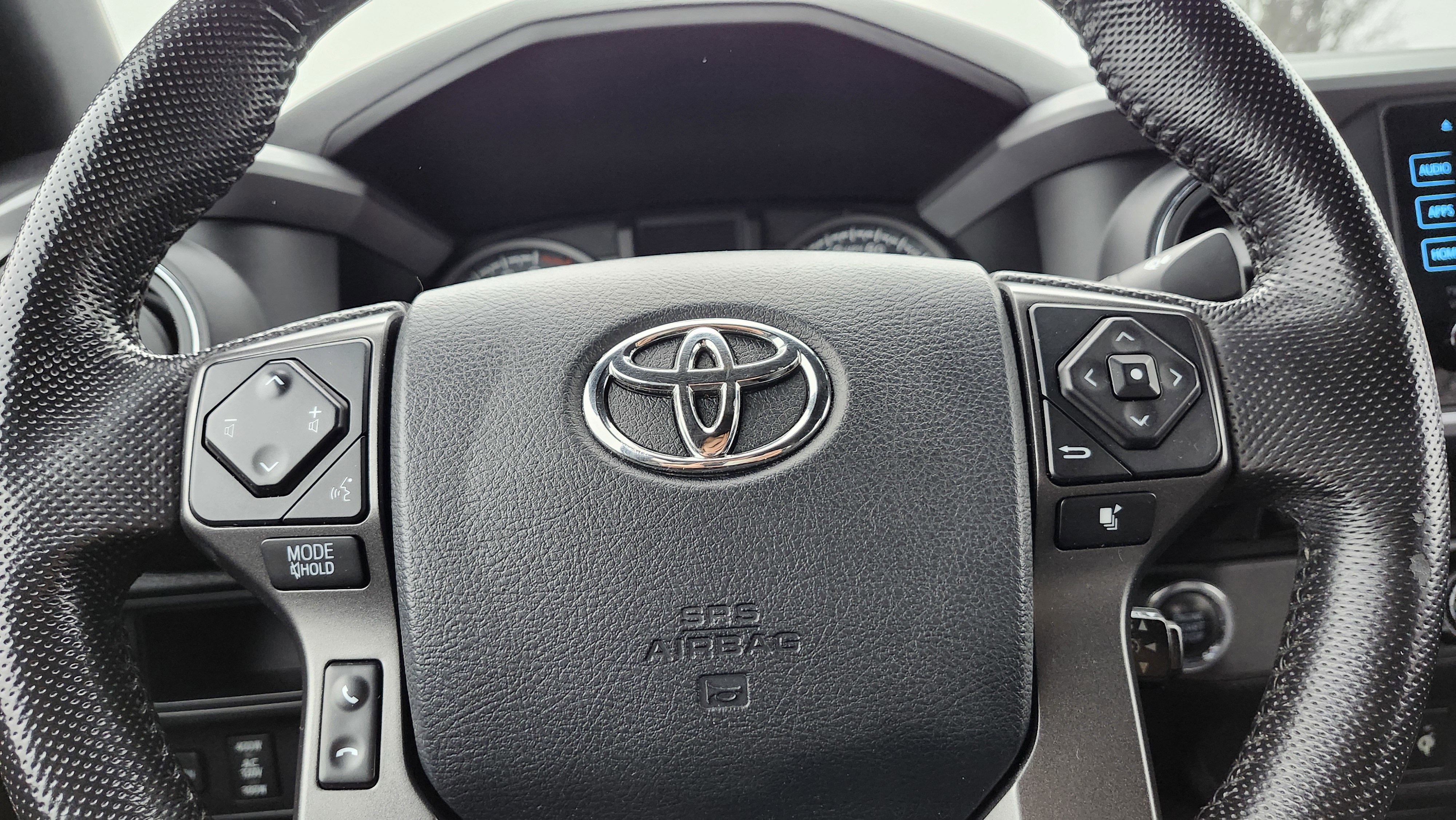 Used 2016 Toyota Tacoma TRD Sport image 25