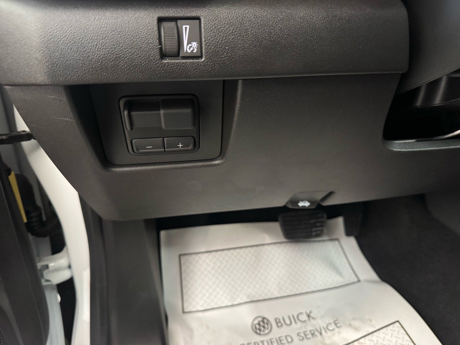 Used 2025 GMC Canyon Denali image 17