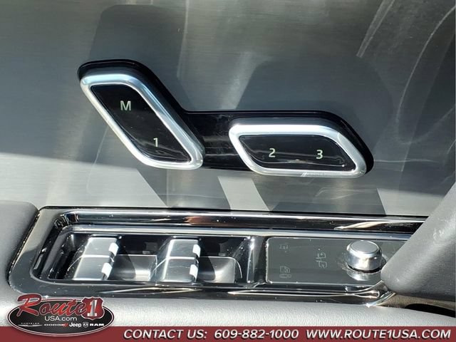 Used 2025 Land Rover Range Rover Sport SE AWD/4WD image 24