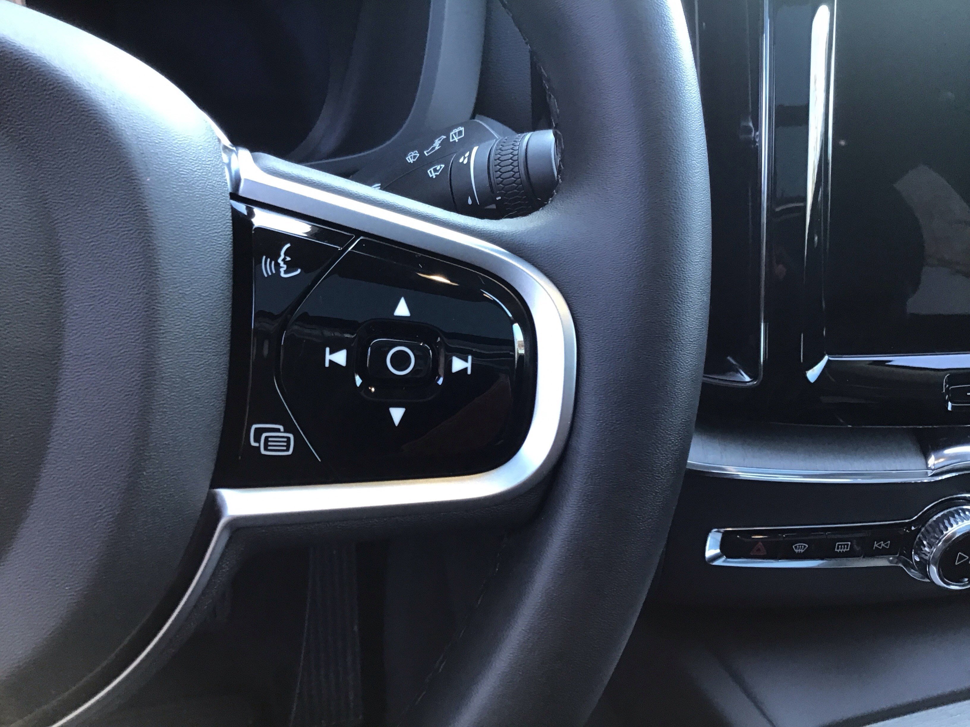 Certified 2025 Volvo XC60 B5 Plus image 20