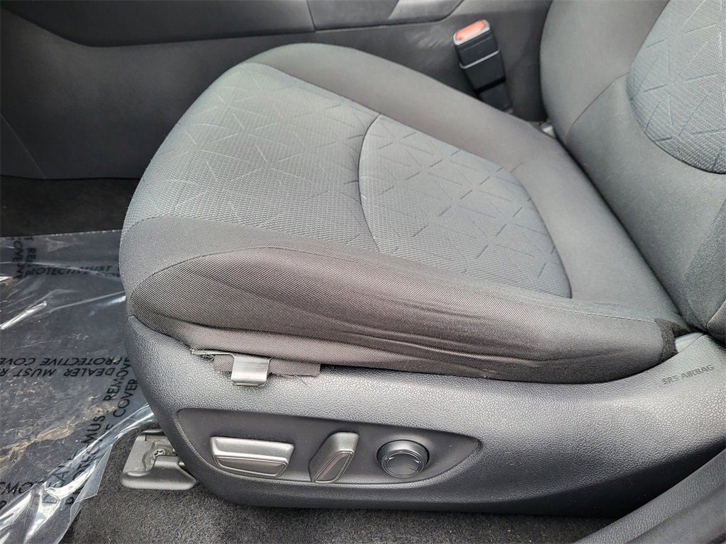 Used 2020 Toyota RAV4 XLE image 21