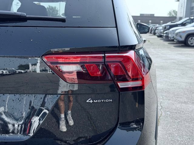 Used 2023 Volkswagen Tiguan SE R-Line AWD/4WD image 7